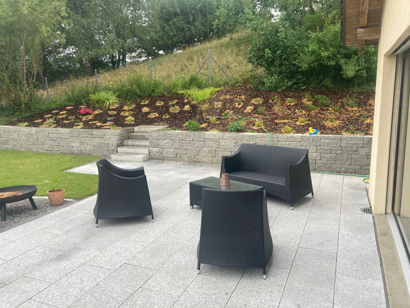 Neu gestalteter Gartensitzplatz